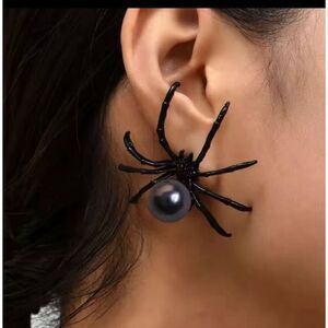 New Fashion Black Spider Pearl Earring Trendy Personality Dark Style Halloween E